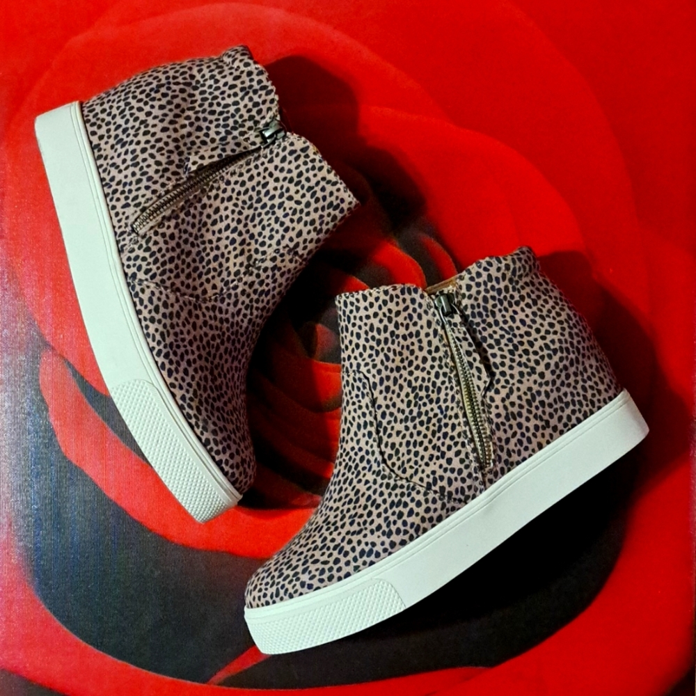 Universal Thread Boots - image 1